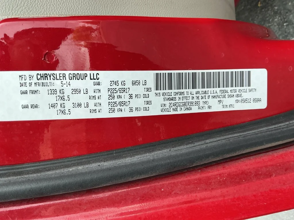 Used 2014 Red Dodge SXT image 29