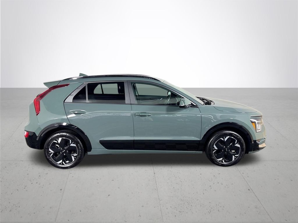 Used 2024 Green Kia Wind image 5
