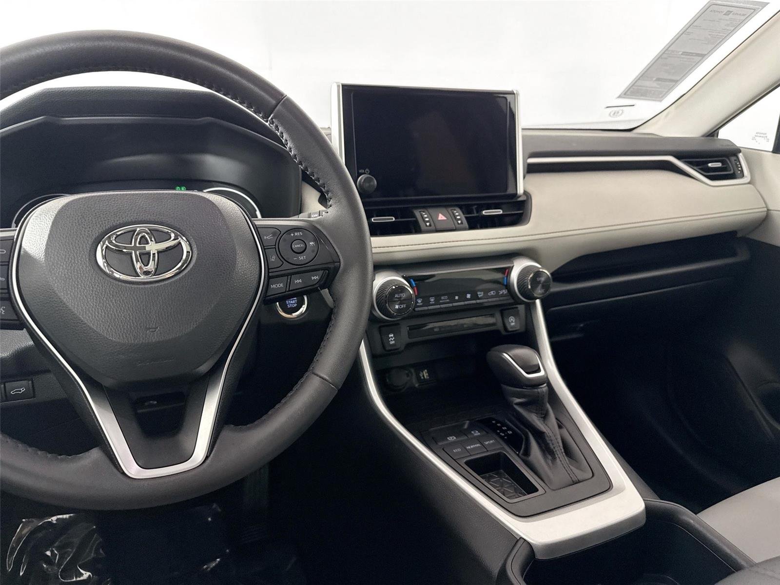 Certified Used 2025 Magnetic Gray Metallic Toyota XLE Premium image 31