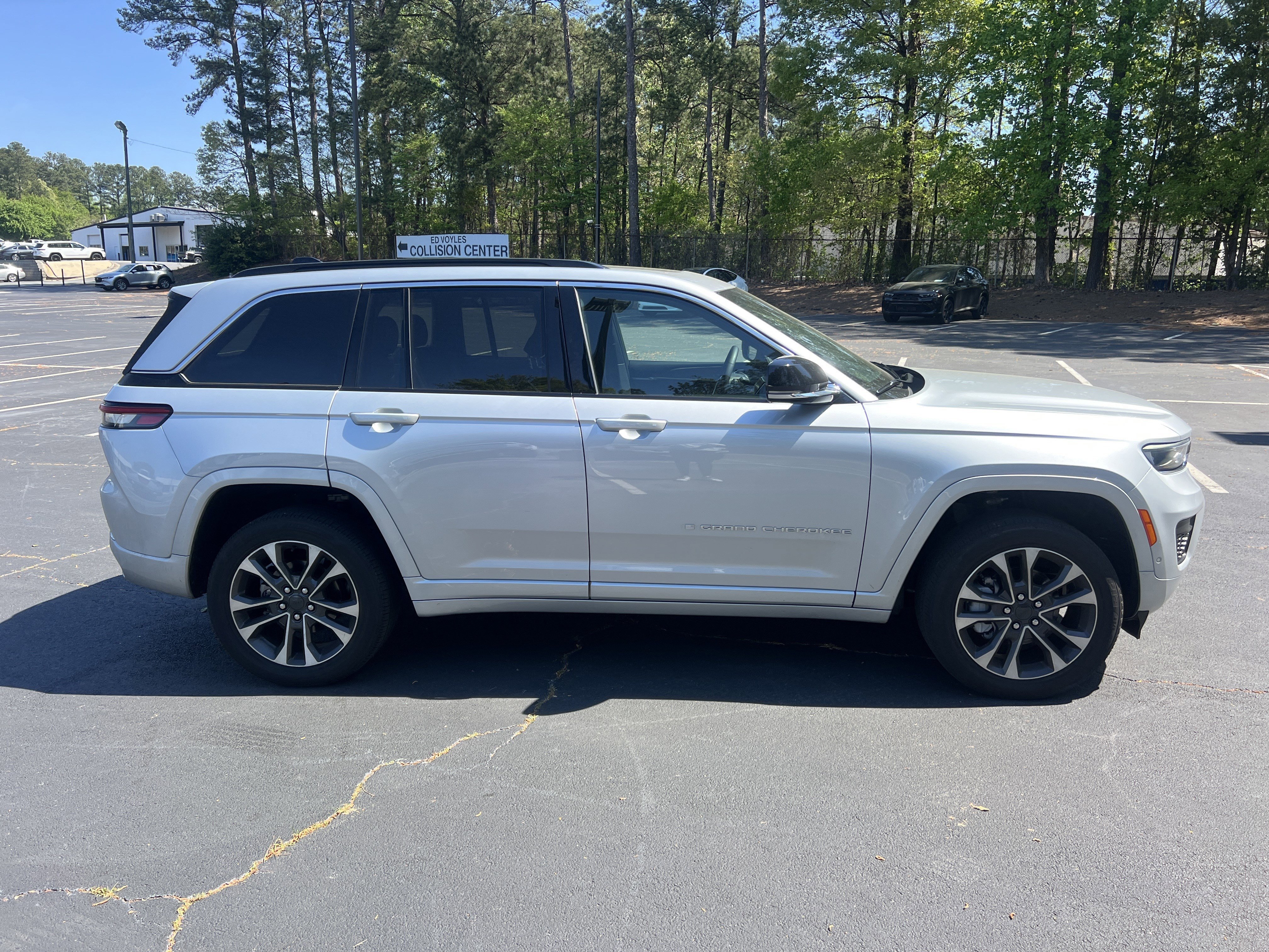 Used 2024 Silver Zynith Jeep Overland image 9