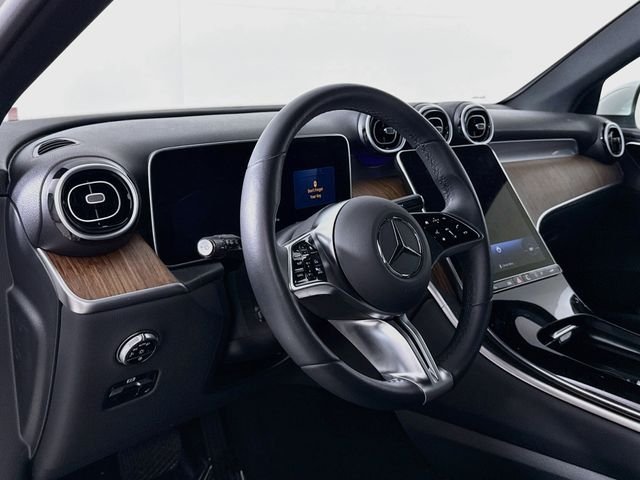 Used 2025  Mercedes-Benz GLC 300 image 11