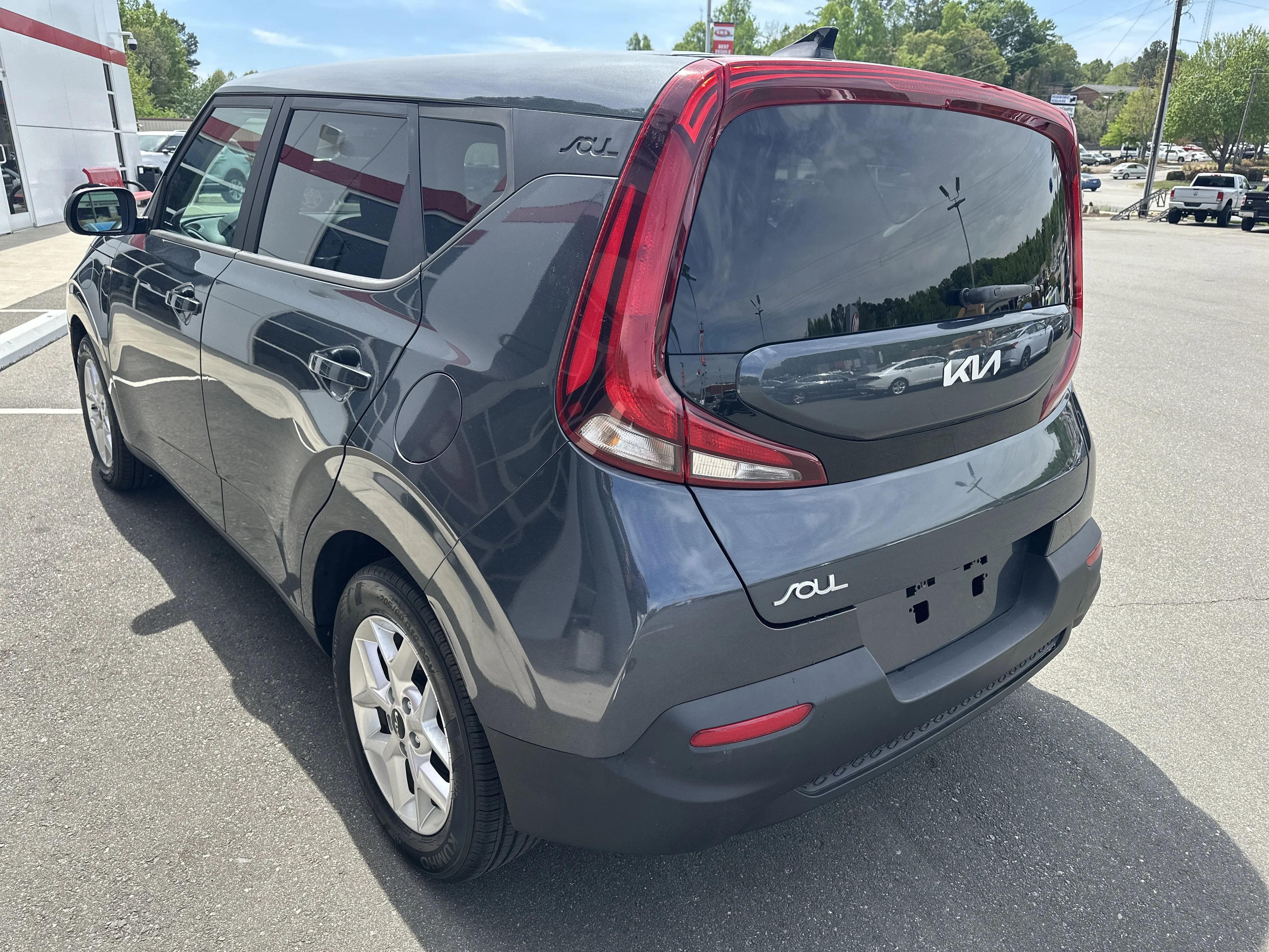 Used 2022 Gravity Gray Kia LX image 6