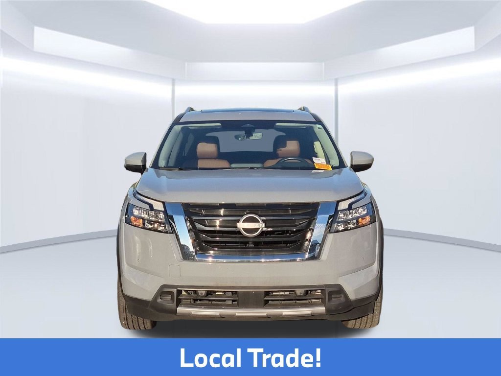 Used 2025 Gray Nissan Platinum image 7