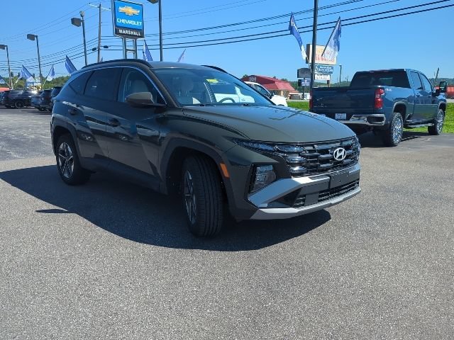 Used 2025  Hyundai SEL image 9