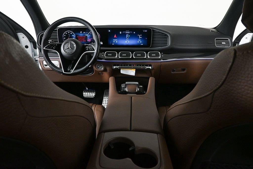 New 2026 MANUFAKTUR Moonlight White Metallic Mercedes-Benz GLS 450 image 17