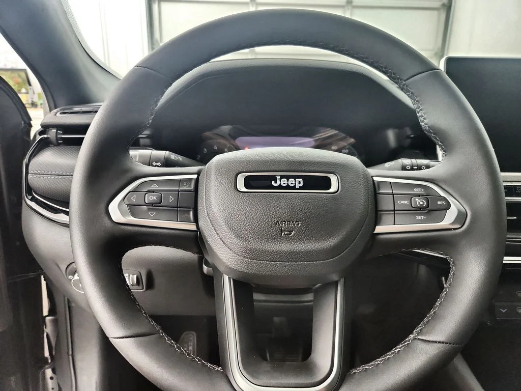 New 2026 Sting-Gray Clearcoat Jeep Latitude image 22