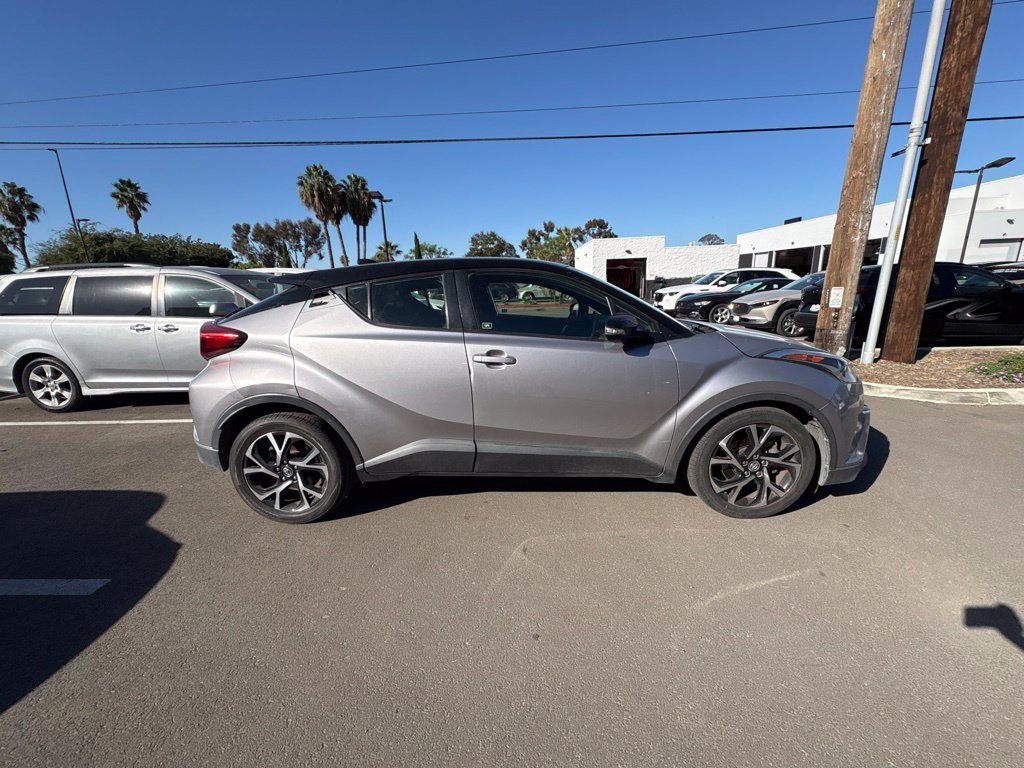 Used 2019 Silver Toyota XLE image 5