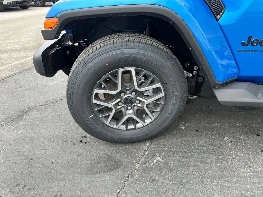 New 2026 Hydro Blue Pearl-Coat Exterior Paint Jeep Sahara image 9