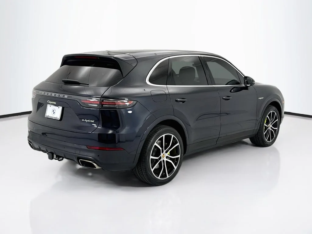Used 2019  Porsche Base image 5