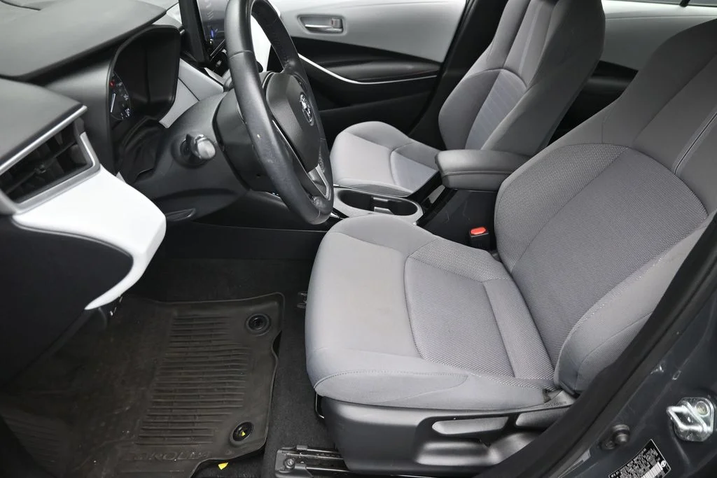 Used 2023  Toyota SE image 16