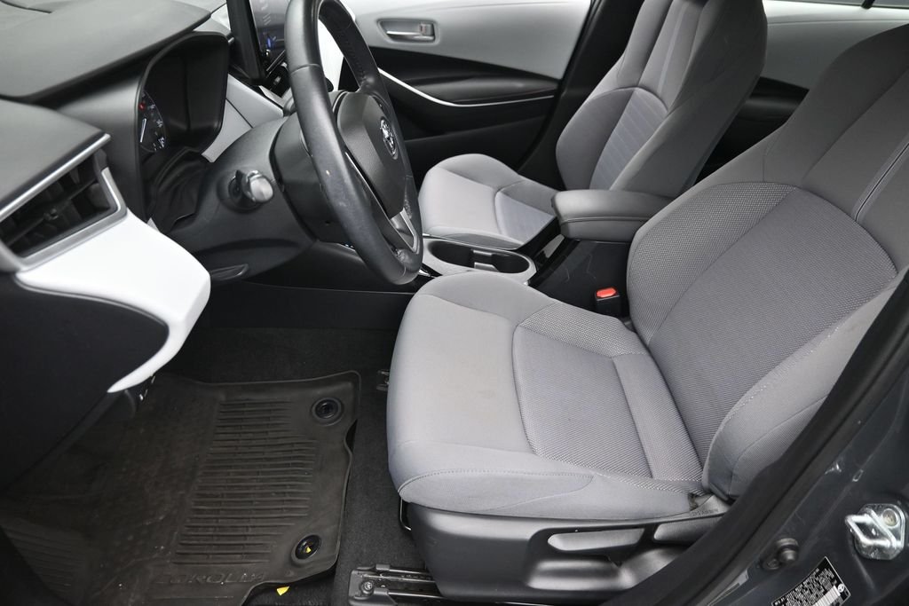 Used 2023  Toyota SE image 16