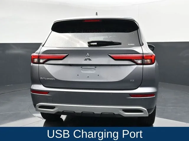 Used 2022  Mitsubishi SE image 7
