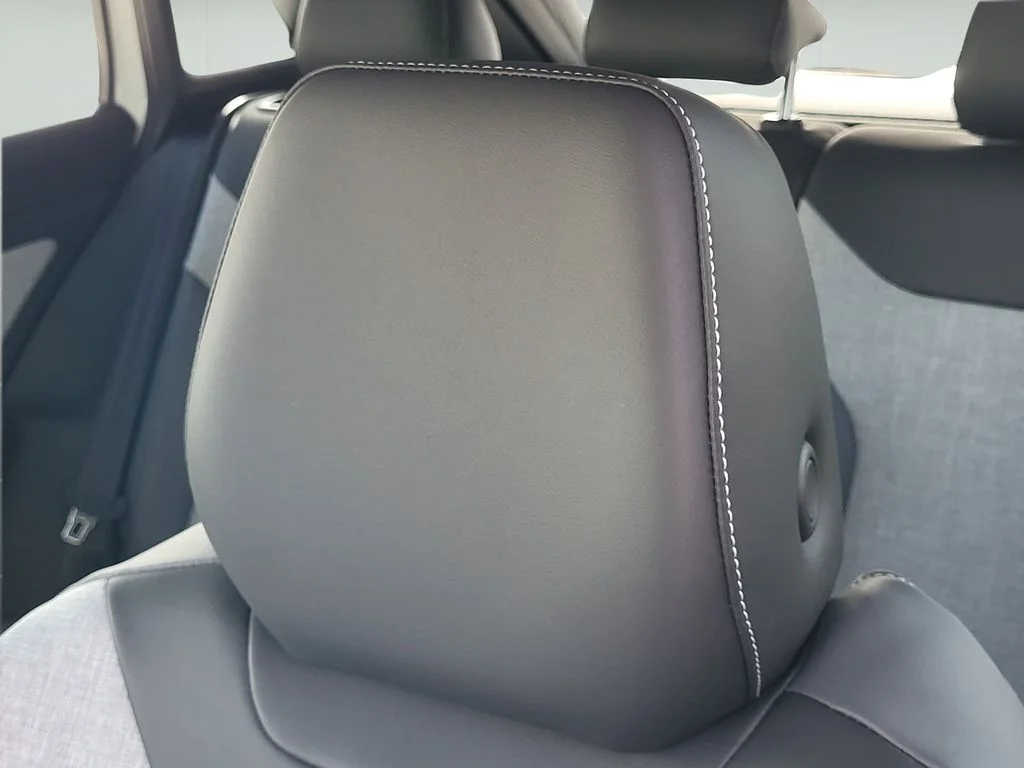 New 2025 Opal White Pearl Volkswagen Pro image 7