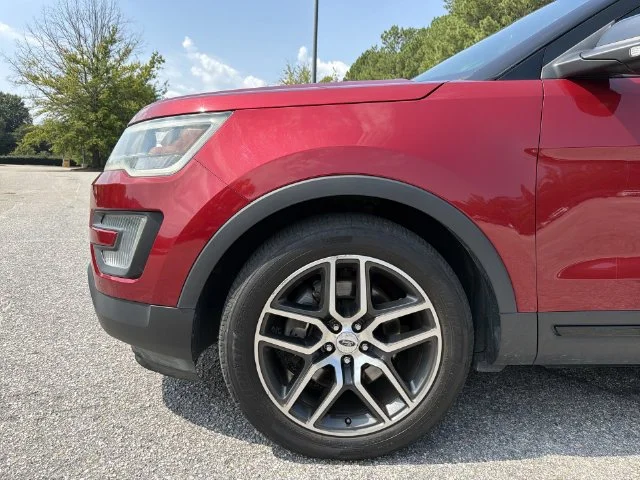 Used 2016 Red Ford Sport image 10