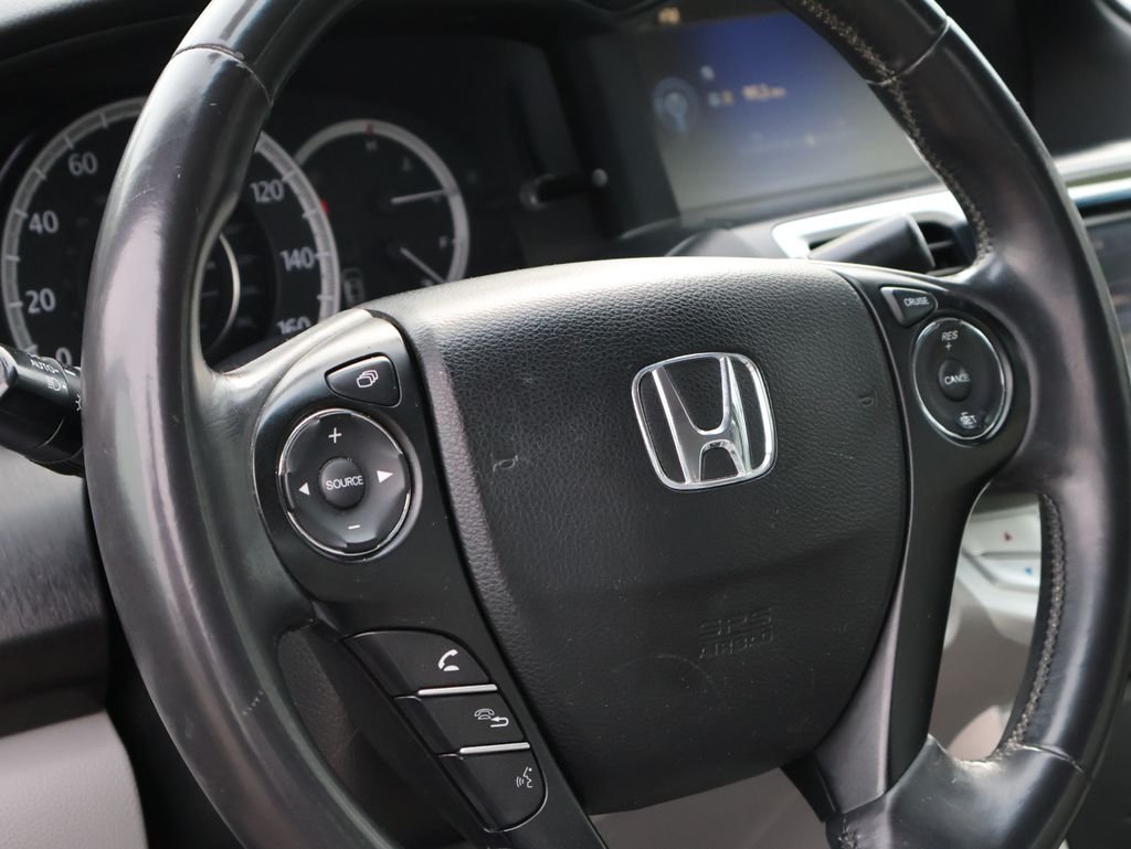 Used 2013  Honda EX-L image 17