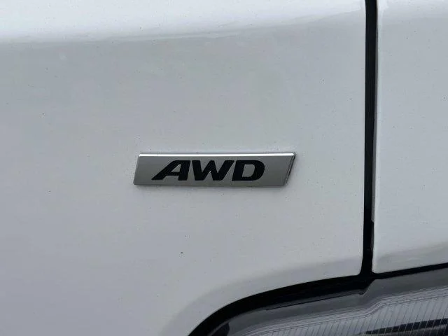 Used 2023 Lunar White Hyundai SE image 11