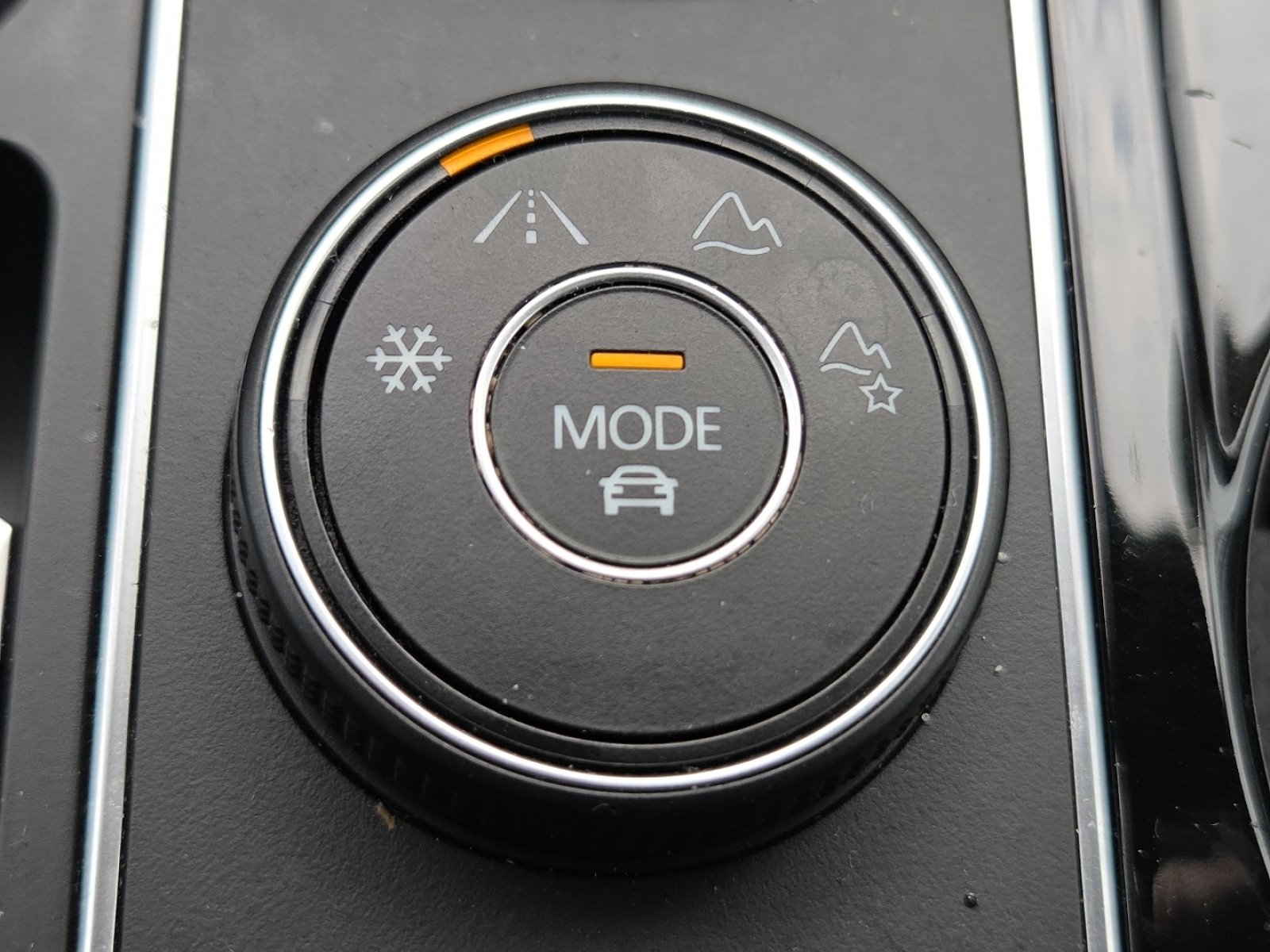 2022 Volkswagen Atlas Cross Sport SEL Premium R-Line - Photo 9