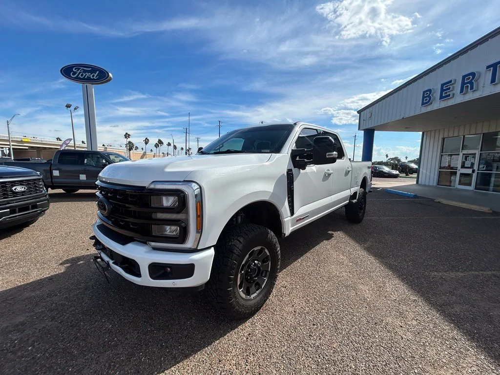 Used 2023 White Ford Lariat image 3