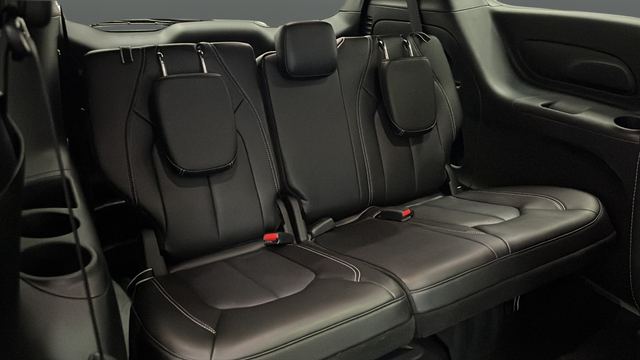 Used 2023 Brilliant Black Crystal Pearlcoat Chrysler Touring L image 26