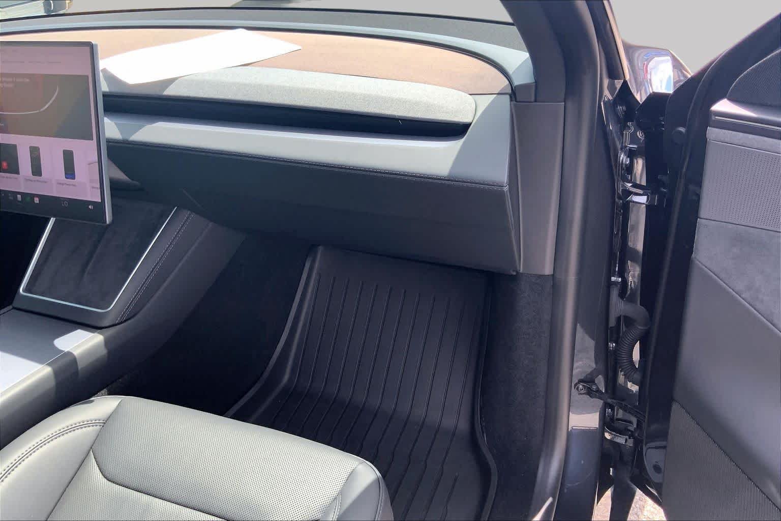 Used 2026 Stealth Gray Tesla  image 17