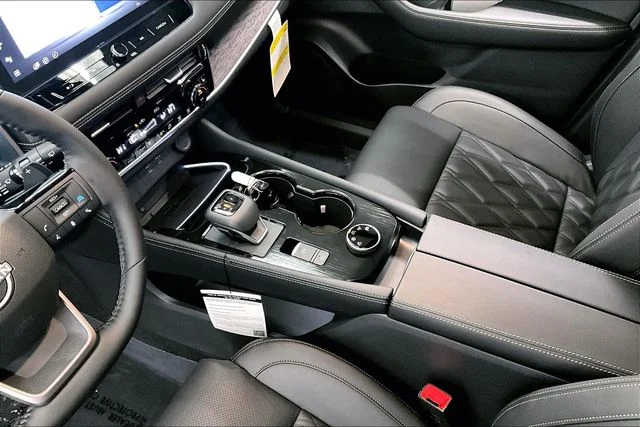 2025 Nissan Rogue Platinum - Photo 9
