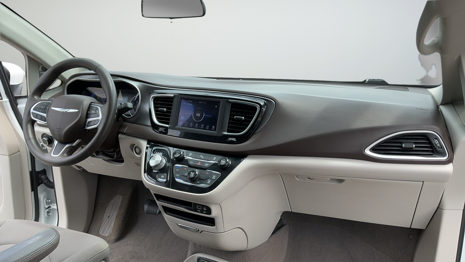 Used 2019 White Chrysler LX image 42