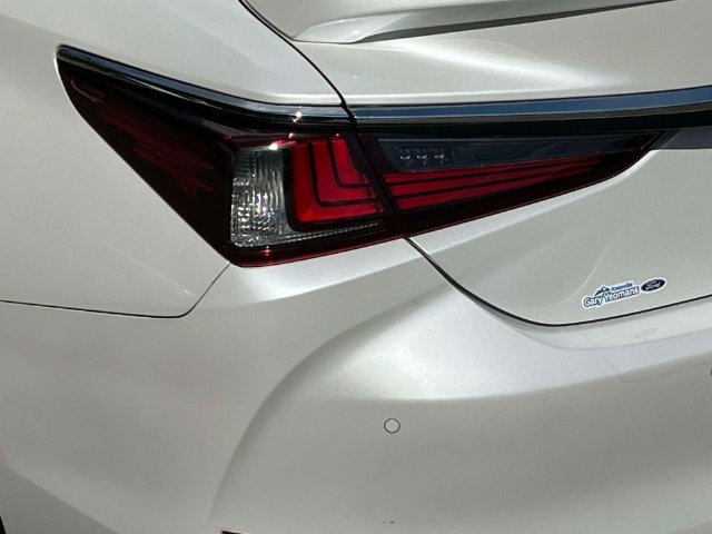 Used 2024 White Lexus 350 image 10