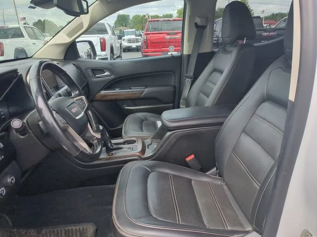 Used 2019 White GMC 4WD Denali image 11