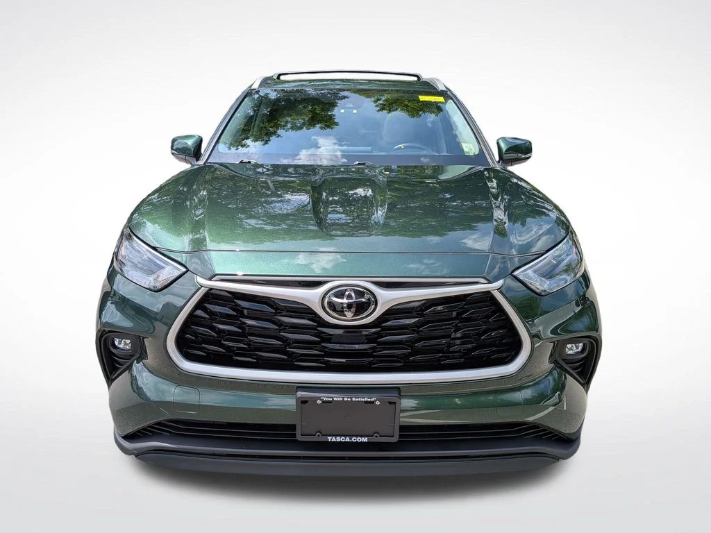 Used 2023 Green Toyota XLE image 9