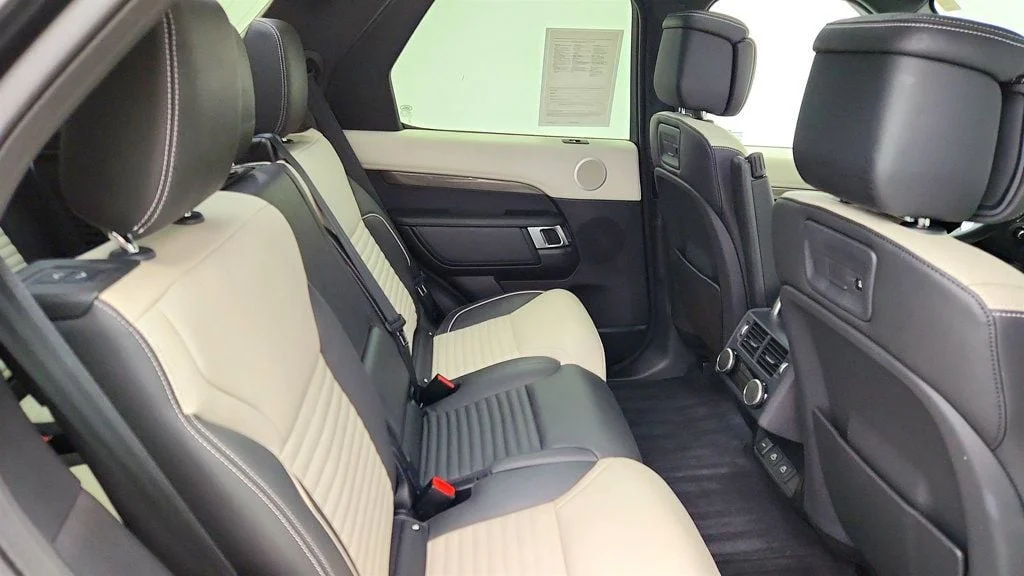 Used 2024 Carpathian Grey Premium Metallic Land Rover P360 Metropolitan Edition w/ Tech., Towing & Cold Climate Pkgs image 20