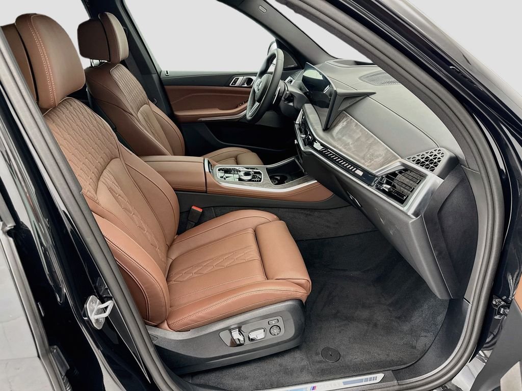New 2026 Black Sapphire Metallic BMW M60i image 19