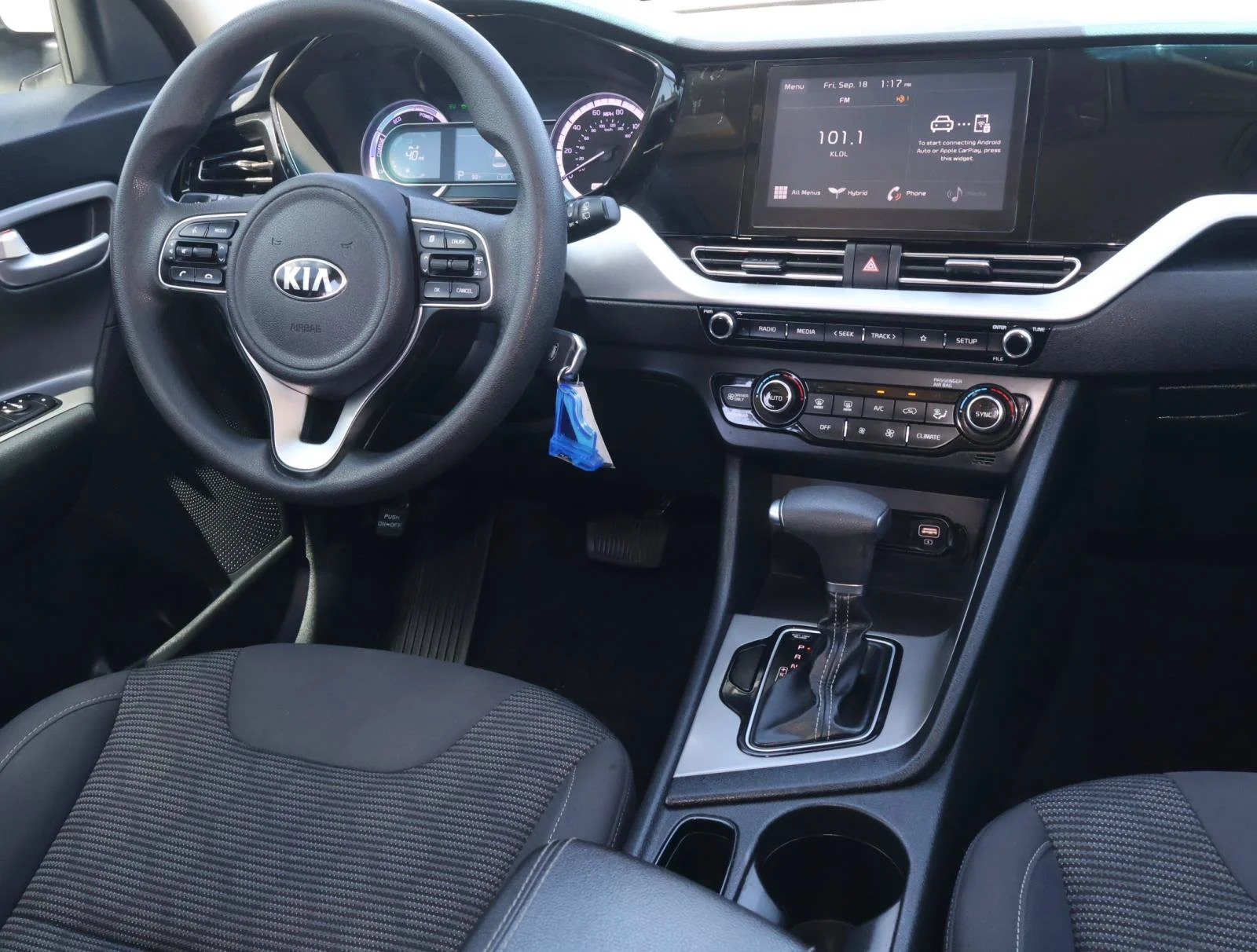 Used 2021 Snow White Pearl Kia LX image 9