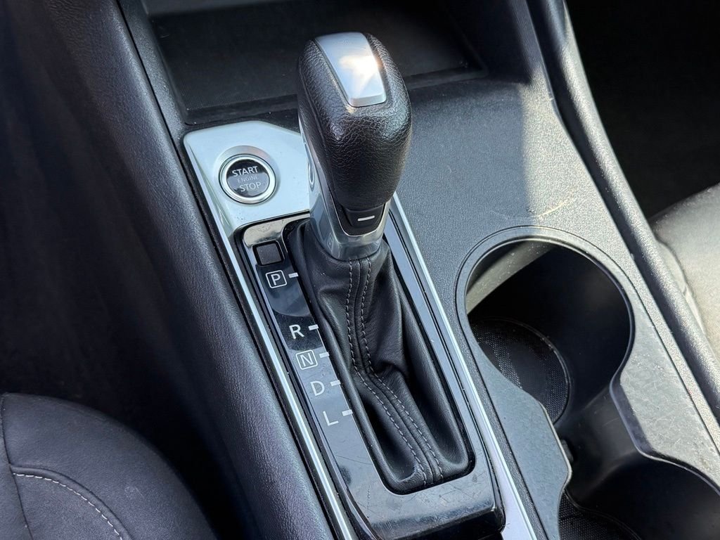 Used 2021 White Nissan 2.5 S image 18
