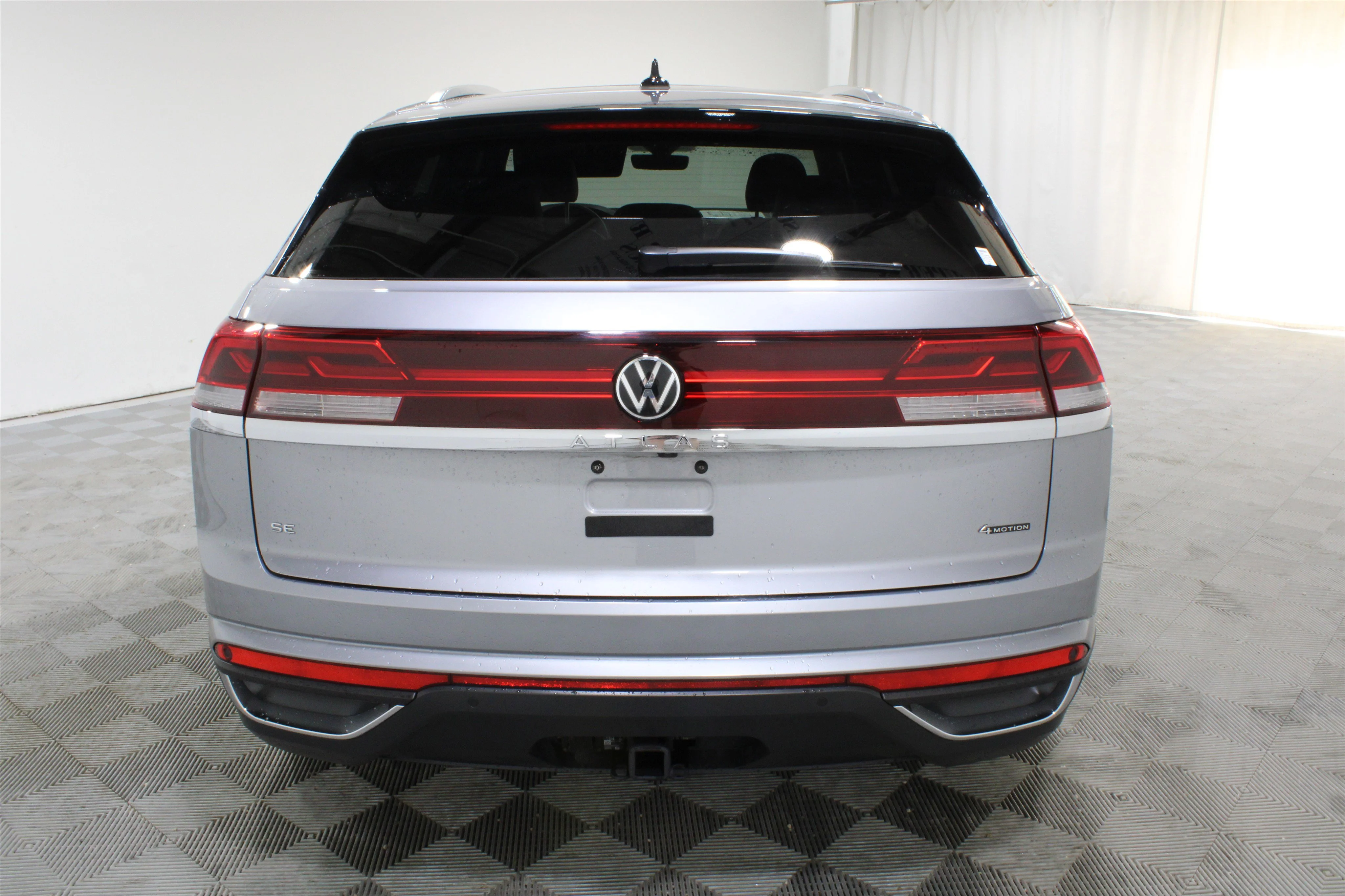 Used 2025 Silver Volkswagen 2.0T SE w/Technology image 27