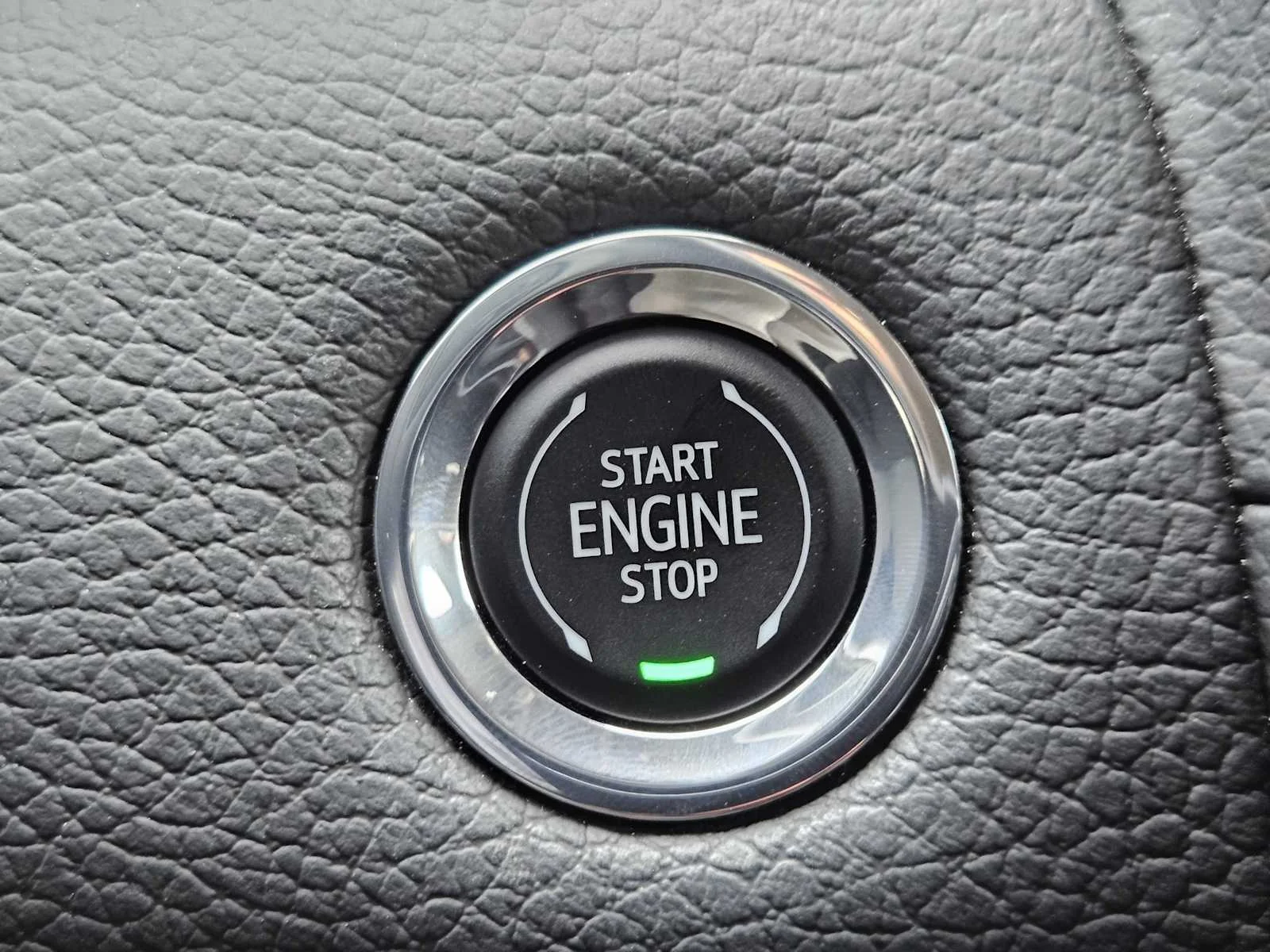 Used 2023 White Frost Tricoat GMC Denali image 20