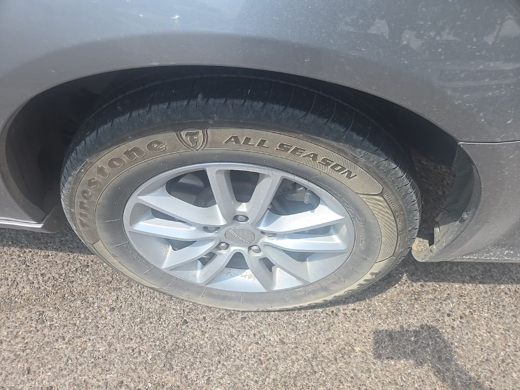 Used 2019 Silver Dodge SXT image 5