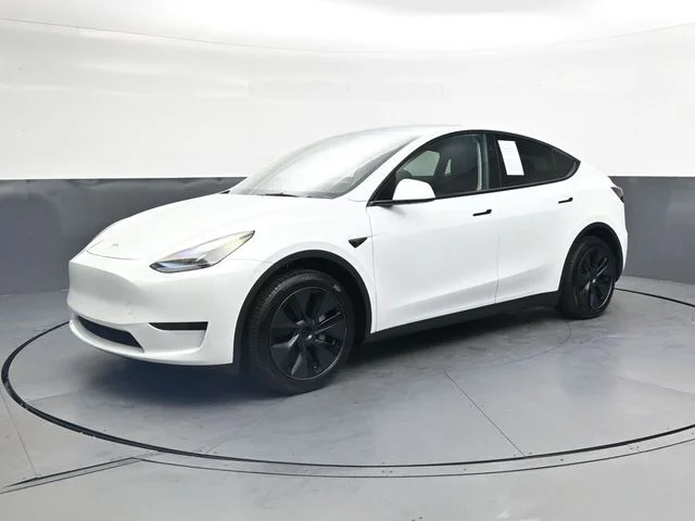 Used 2025  Tesla Long Range image 9