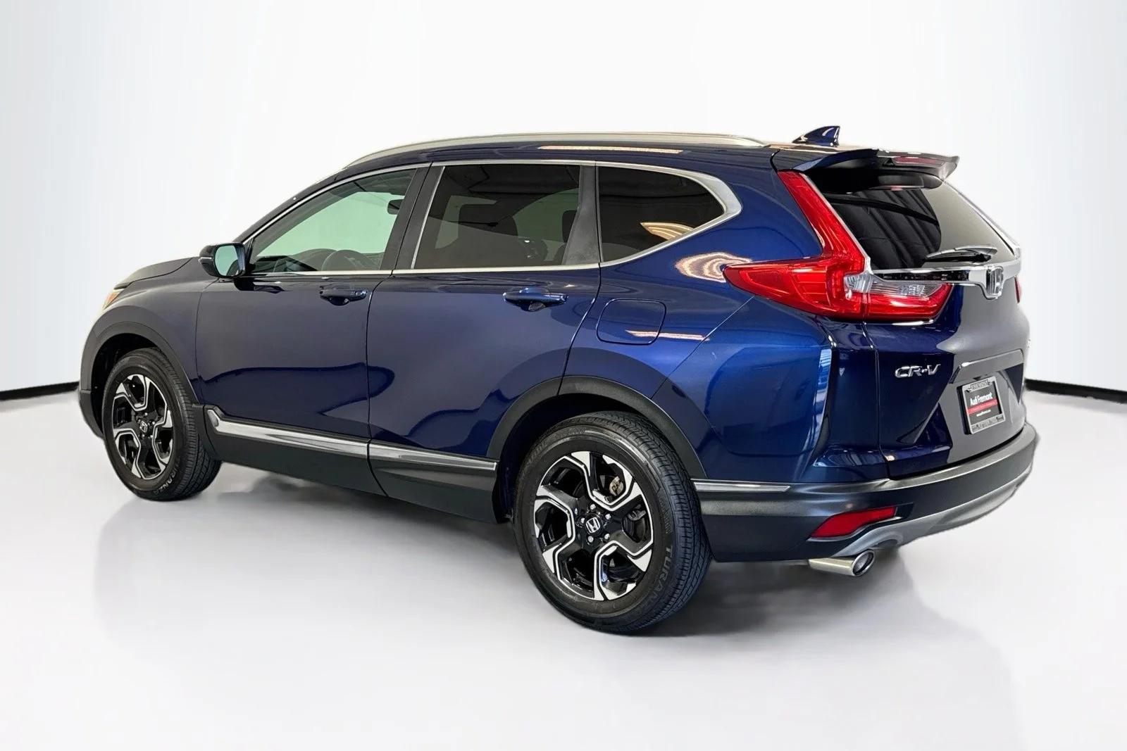 Used 2018 Obsidian Blue Pearl Honda Touring image 7