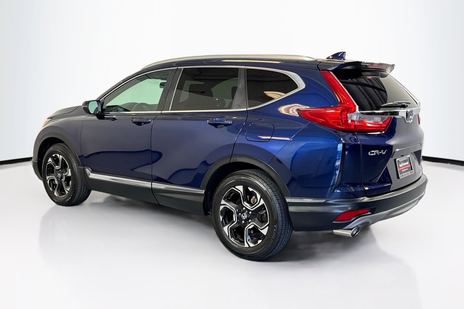 Used 2018 Obsidian Blue Pearl Honda Touring image 7