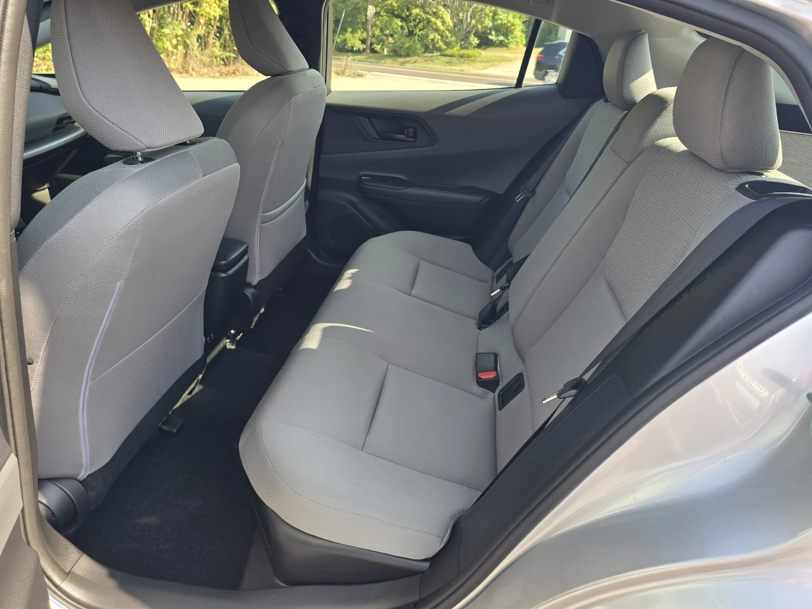 2025 Toyota Prius LE - Photo 11