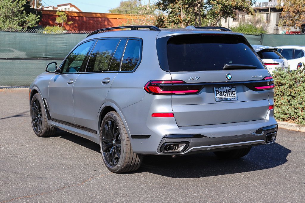 2027 BMW X7 photo 4