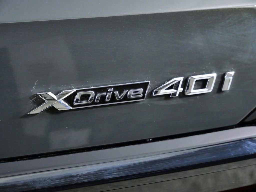 Used 2026 Dravit Grey Metallic BMW xDrive40i image 13