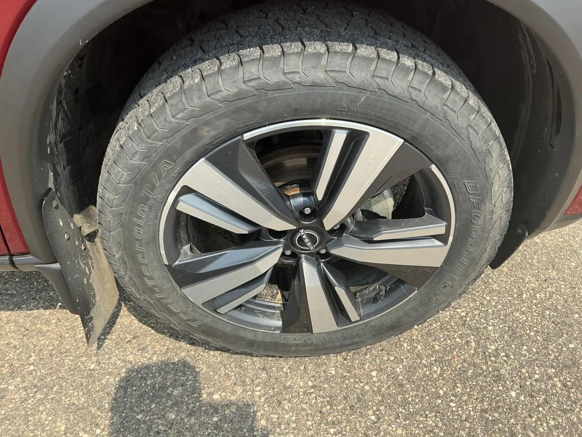 Used 2023  Nissan SL image 11
