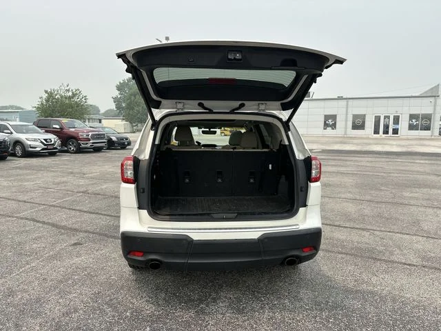 Used 2019 White Subaru Limited image 23