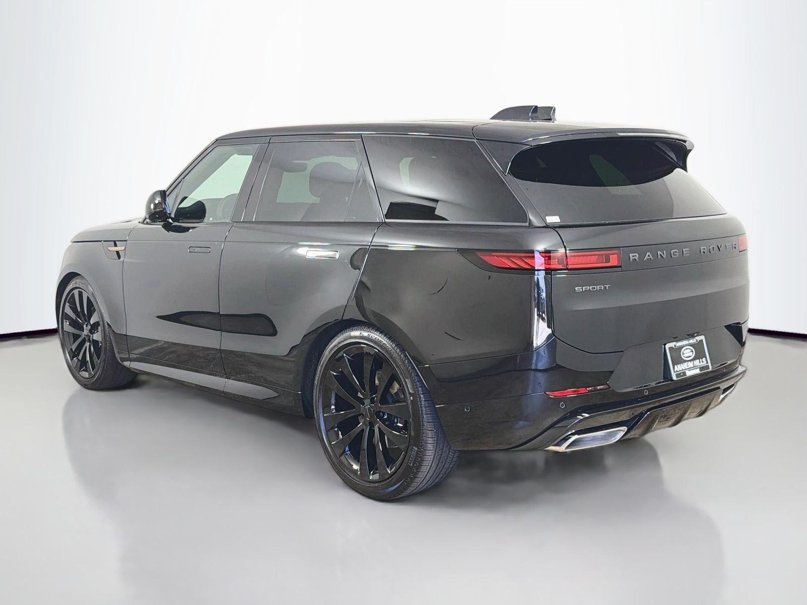 New 2026 Santorini Black Land Rover Dynamic SE image 3