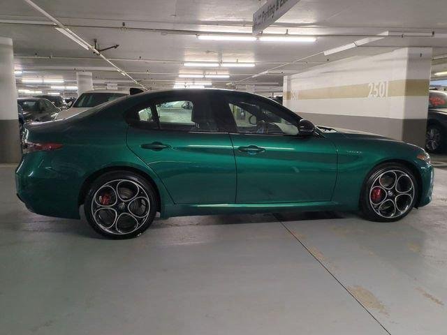 New 2026 Verde (Green) Fangio MetallicExterior Paint Alfa Romeo  image 8