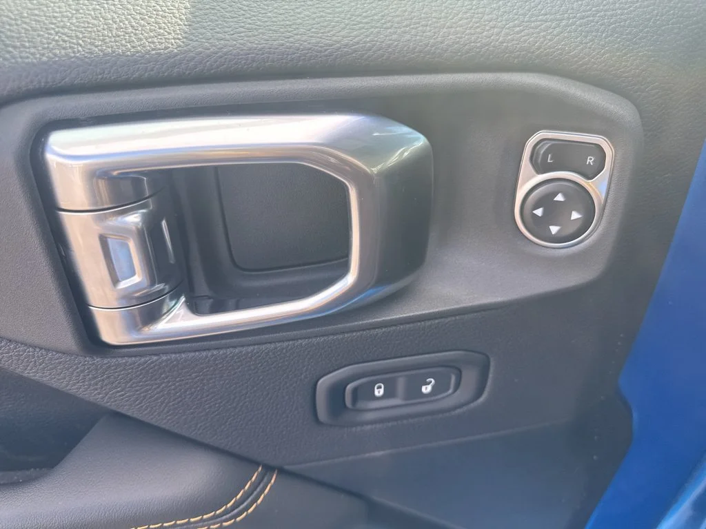 Used 2025 Blue Jeep Sahara image 22