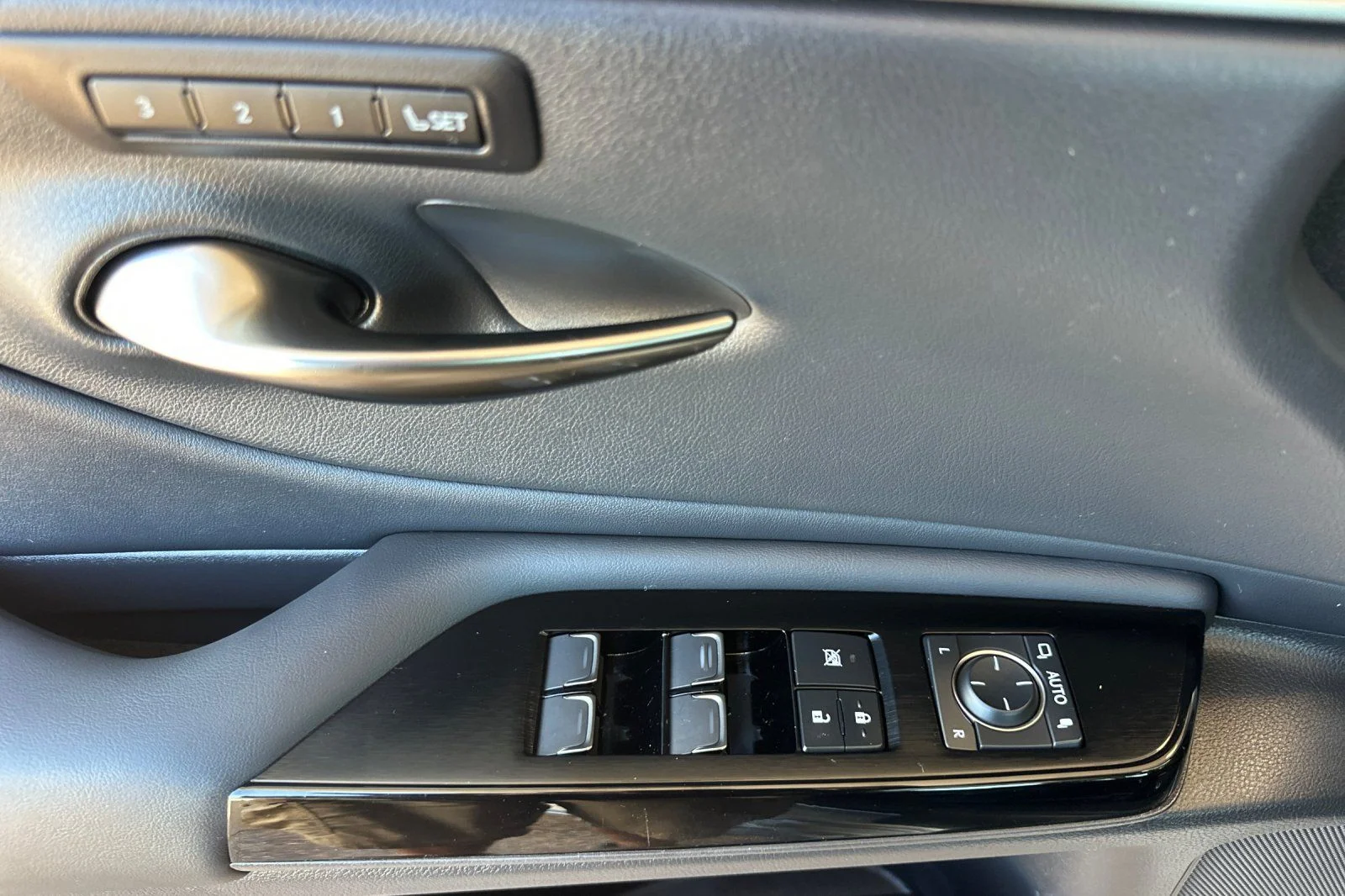 Certified Used 2024 IRIDIUM Lexus 350 image 8
