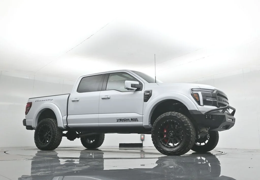 New 2025 Space White Metallic Ford Lariat image 3