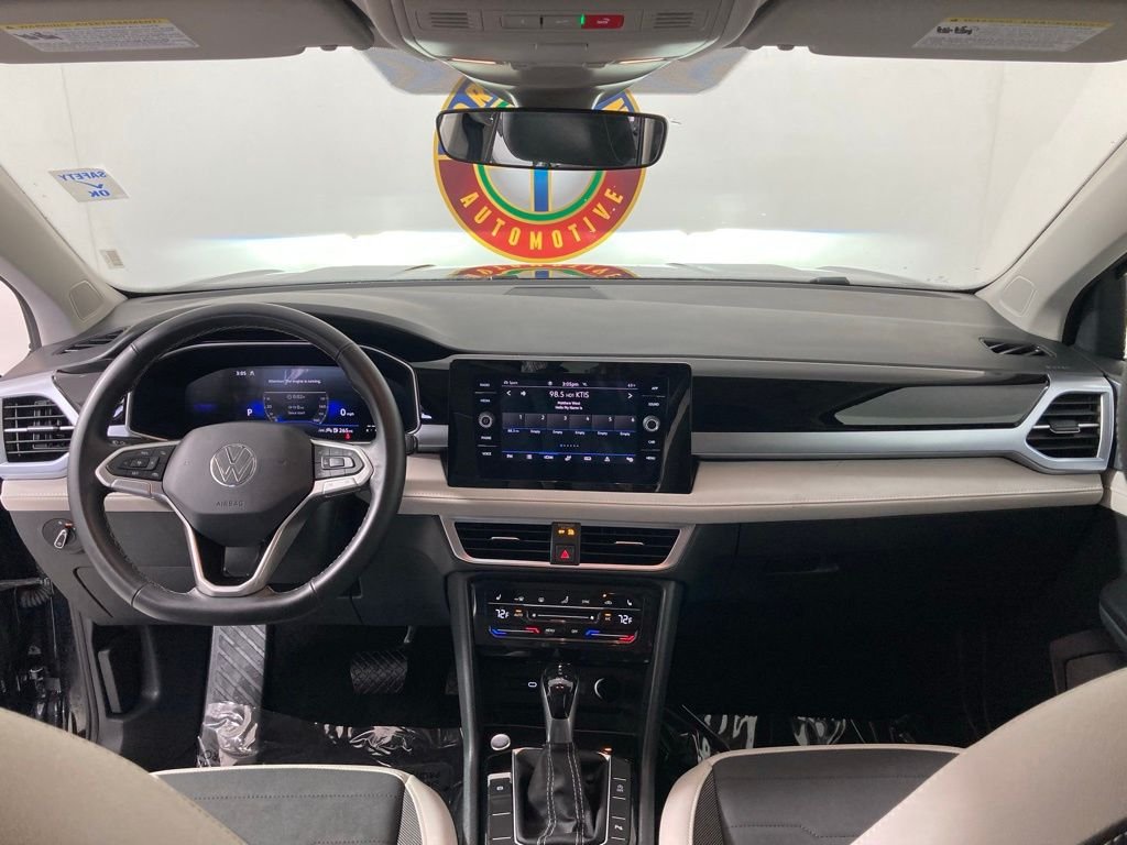 Used 2025  Volkswagen SE image 8